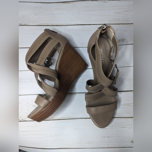 Micheal Kors Robertson Wedge - Picture 5 of 10